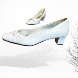 Easy Street Women's Fabulous Classic White Pump Shoes W/ Heels Size 7 M